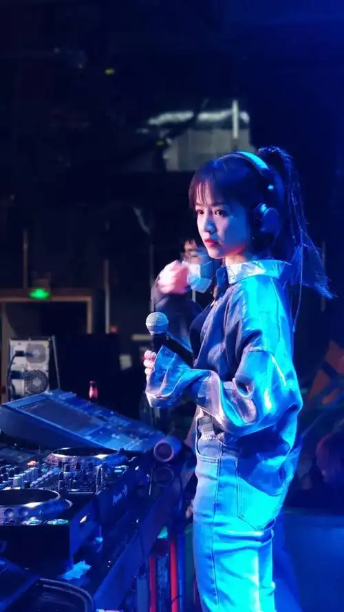 太酷了dj文儿现场打碟喊麦新歌小视频