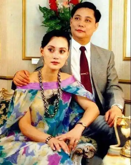 "绝情女人"宋佳:丈夫身患重病,她分手弃夫远走,泪水里有苦衷_张学津