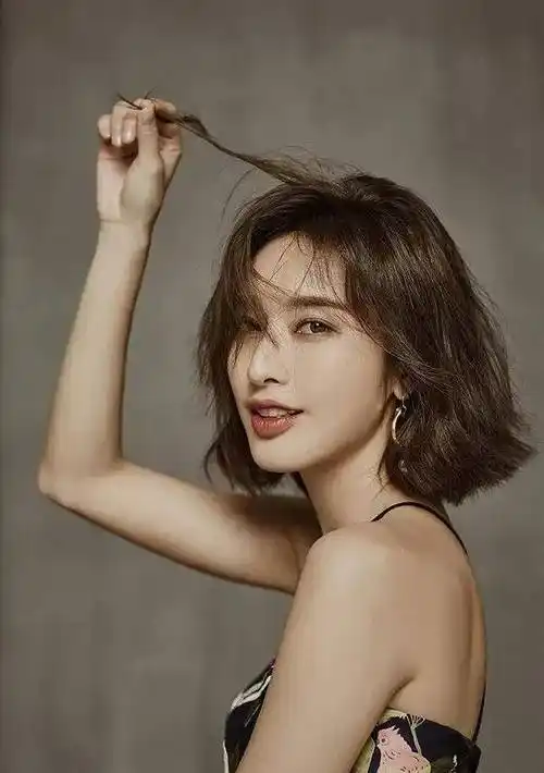 张俪妖娆妩媚"大尺度"火辣性感,天生丽质难自弃_身材_演技_演艺圈