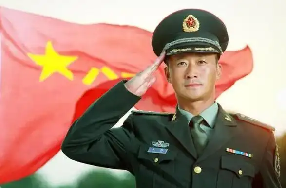吴京为什么有少校军衔,吴京真的有军衔吗?