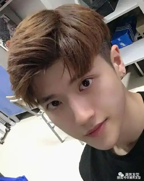 3款热门男生刘海发型参考剪完时髦又减龄