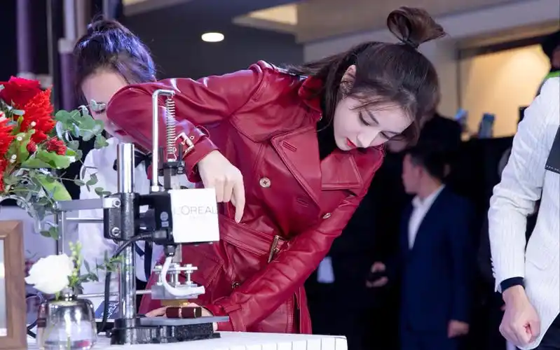 【迪丽热巴】欧莱雅活动饭拍_哔哩哔哩 (゜-゜)つロ 干杯~-bilibili