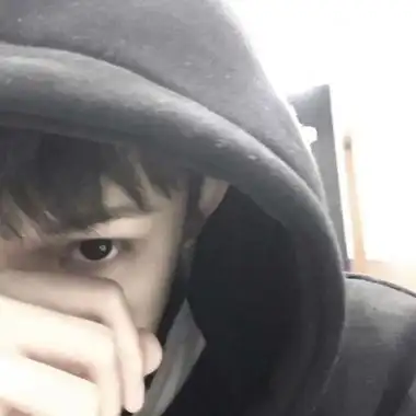 小哥哥自拍照片头像高清帅气的16岁小哥哥自拍照头像