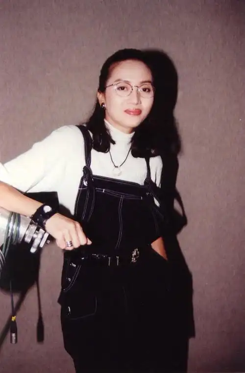 虽过了18年,我们好像也难赶上梅艳芳的时髦,单品至今再看仍流行_腾讯