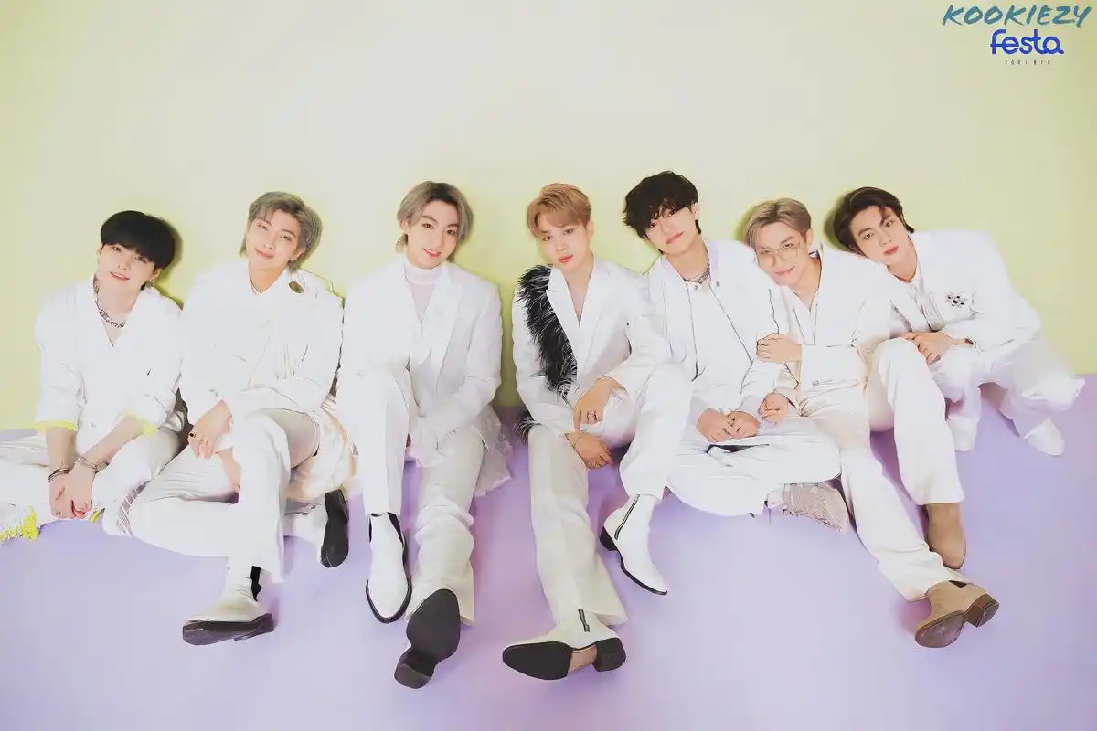 防弹少年团八周年团体照曝光每一个人都变成熟南韩顶尖男团