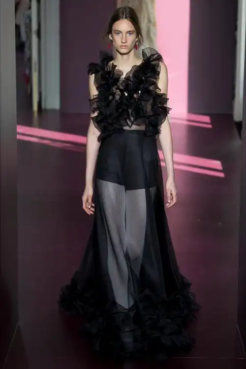 valentino(华伦天奴)2017巴黎秋冬高定时装秀