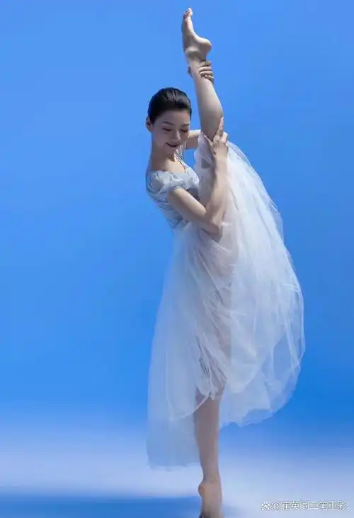 舞蹈是一门艺术!优美的舞姿给人以美的熏陶,让人如痴如醉