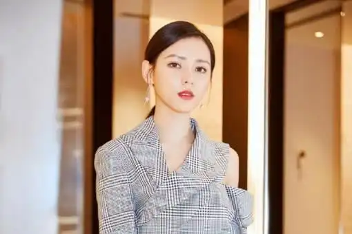 张予曦为新电影跳舞健身练出马甲线,被韩栋爆料最喜爱的称呼