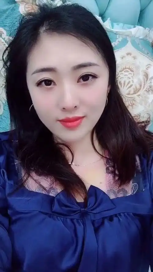 我觉得三十多岁的女人最有魅力,比二十多岁的成熟懂事,比四十多岁的更