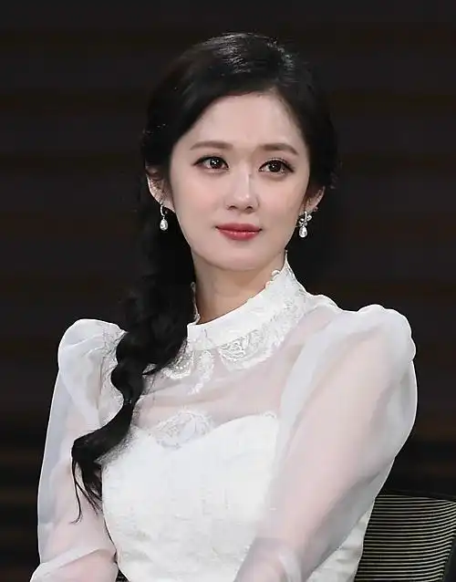 一直被张娜拉长相骗了原来身材这么好家居服也能穿出凹凸感