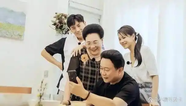 伊能静一家大合影太幸福了!在真爱面前,大10岁根本就不是事儿!