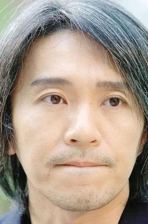 话说你们不觉得这个男人眼睛里有星星吗?