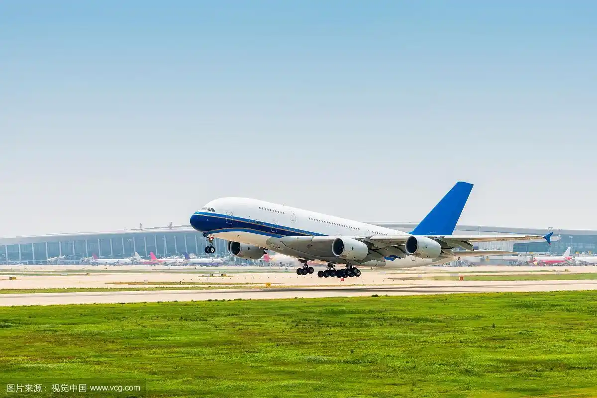 河南郑州新郑国际机场空中客车a380客机起飞瞬间