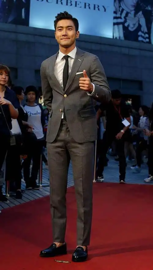 崔始源点赞乐天大楼引争议亲妹妹发文向粉丝道歉