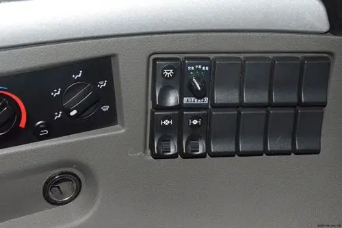 陕汽重卡 德龙m3000 重卡 290马力 6×4 渣土车 sx3256mm354