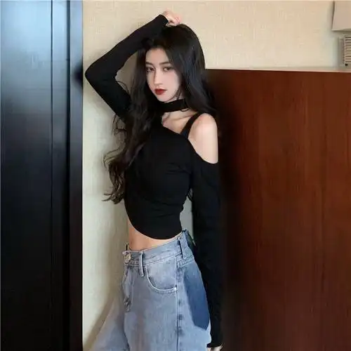 ins设计感小众小心机露肩修身短款露脐长袖t恤女锁骨上衣挂脖打底