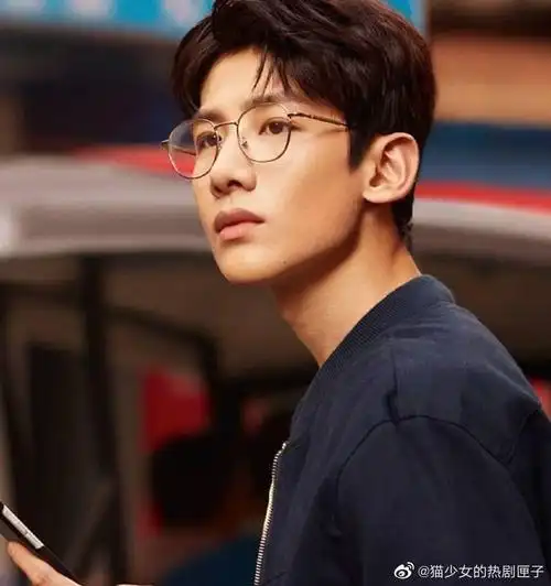 白敬亭|眼镜 我说真的不能把眼镜焊在白敬亭的脸上吗!