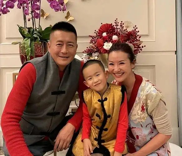 低调离婚的明星夫妻看似毫不相干的两个人其实都曾是一家人