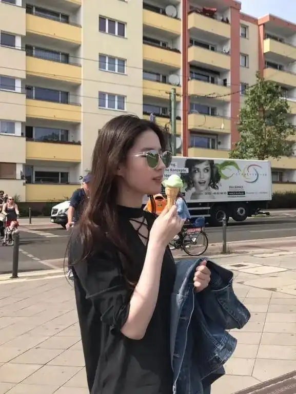 好喜欢刘亦菲姐姐日常生活照氛围感 - 抖音