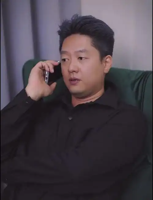 凌潇肃直播带货遭吐槽?身材发福造型油腻,网友:差点没认出来