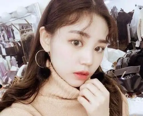 为什么一到冬天,女生就喜欢披头发?