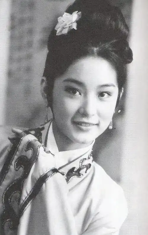 回顾:林青霞有钱又孝顺,她的母亲为何当年从12楼一跃而下?