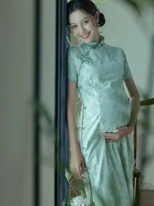 温婉端庄的孕妇照74古风旗袍风
