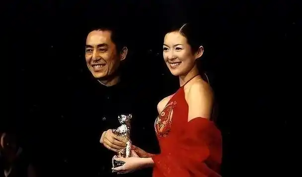 这一夜,哽咽致谢张艺谋的章子怡,再次证明导演和"国师