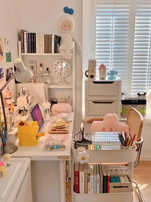 书桌日常ins靠窗书桌改造新家书桌布置