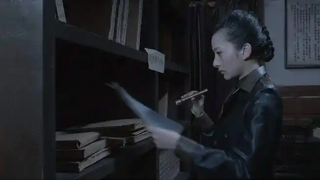 黑狐之风影:女特工身手非凡,秘密潜入鬼子基地,轻松拿到图纸-影视综