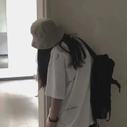 女生不露脸背影头像