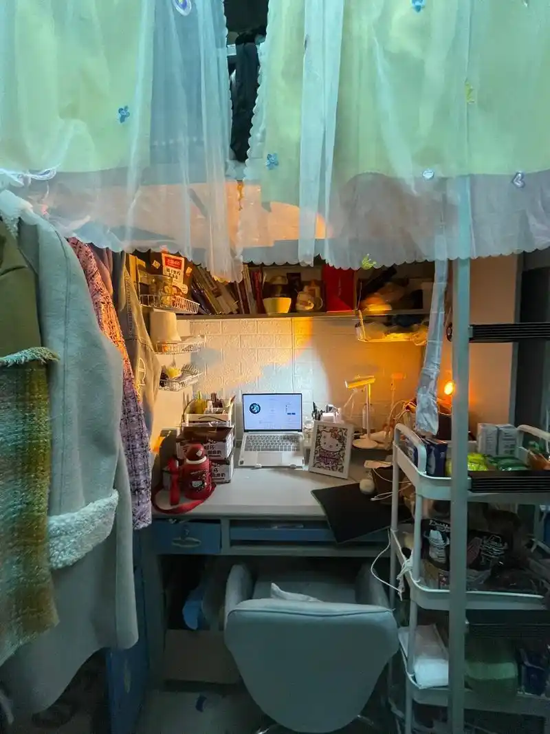 宿舍床不舒服 教室课桌好硬 学业压力山大 处理人际关系好累  - 抖音
