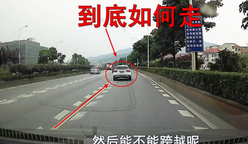 锯齿状车道有什么作用,可以压线变道吗?听老司机给你科普!
