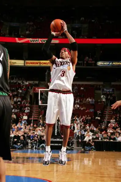 图文nba森林狼11984胜76人艾弗森轻松跳投