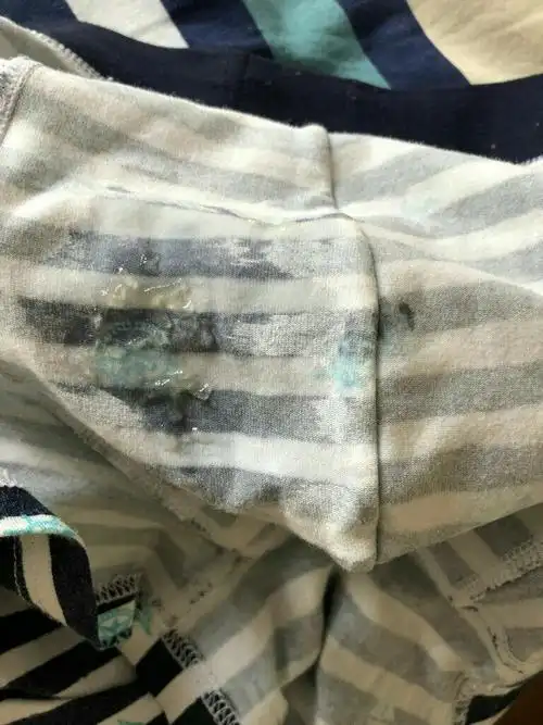 刚才趴着睡觉得下面挺舒服的就扭几下就这样了