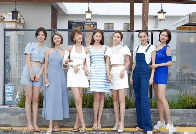 心动4女五过生日7位美女合照身高差太显眼谎报的站出来