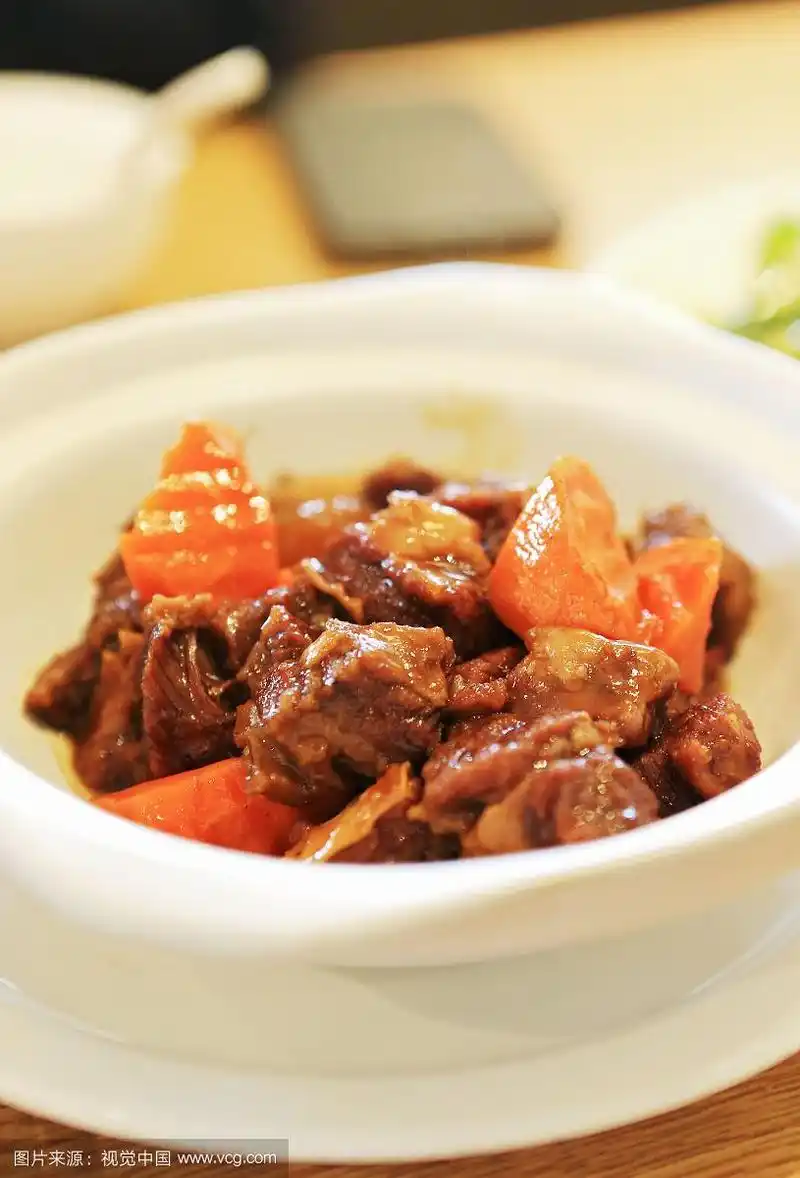 菜肴美食胡萝卜牛肉煲