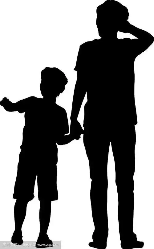 父母和孩子的剪影