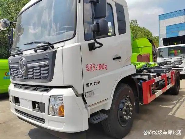 垃圾车,勾臂垃圾车.