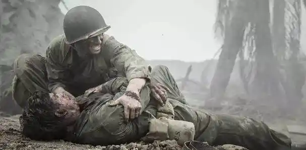 贯穿伤,但现代小口径步枪打中之后都是带空腔效应的,子弹会在体内翻滚