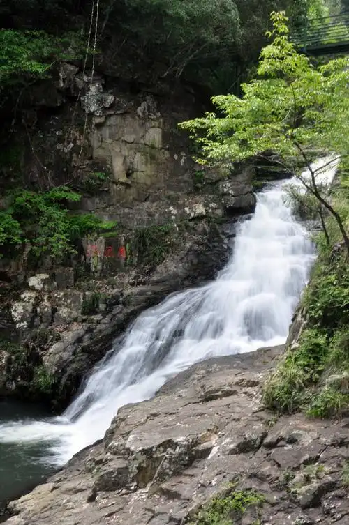 其它 皇帝洞 写美篇        皇帝洞景区位于福州晋安区日溪乡,与连江