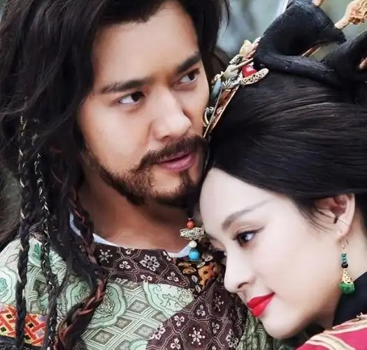 刚秀完身材就被打脸,44岁董璇路人照被曝光,网友吐槽差距大