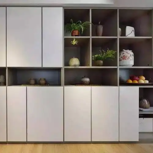 140㎡的家做了整面墙的柜子,增加线条感也增加了储藏空间!