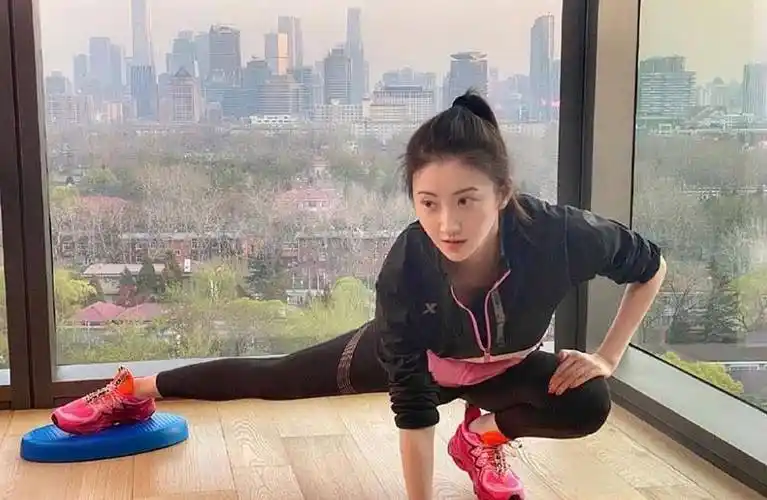 运动女神景甜热爱跑步,一跑就是十几年,这样的女神才真是美_身体_原因