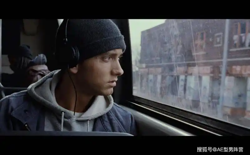48岁"姆爷"埃米·纳姆家中遭人闯入,被"说唱教育"制服_eminem