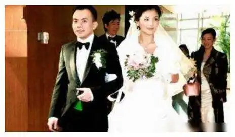 刘涛真人长啥样当看到素颜的样子网友王珂也太难了