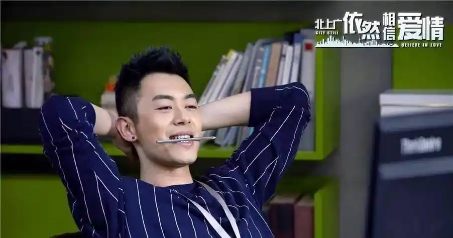 原创演员朱亚文放弃8年初恋单爱沈佳妮行走的荷尔蒙只对老婆释放