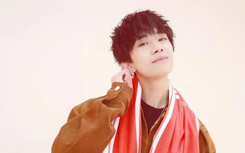 简单帅气易烊千玺壁纸_这就是街舞帅气导师