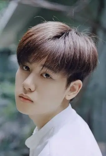 适合脸长的男生短发发型 男生最新款式的短发打造