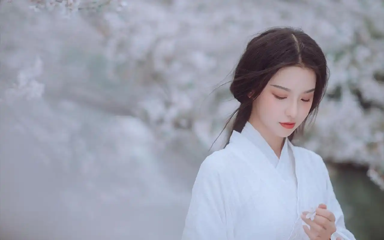 仙气飘飘白衣古代美女桃花林唯美写真